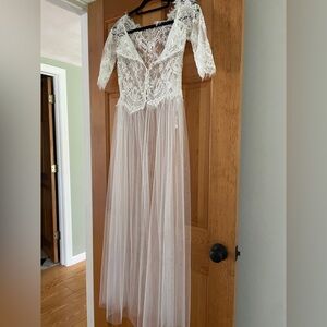 Elegant Lace Long Sleeve White Nightgown